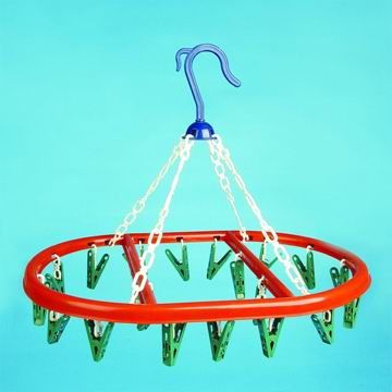 oval clothes hanger with 2 pegs